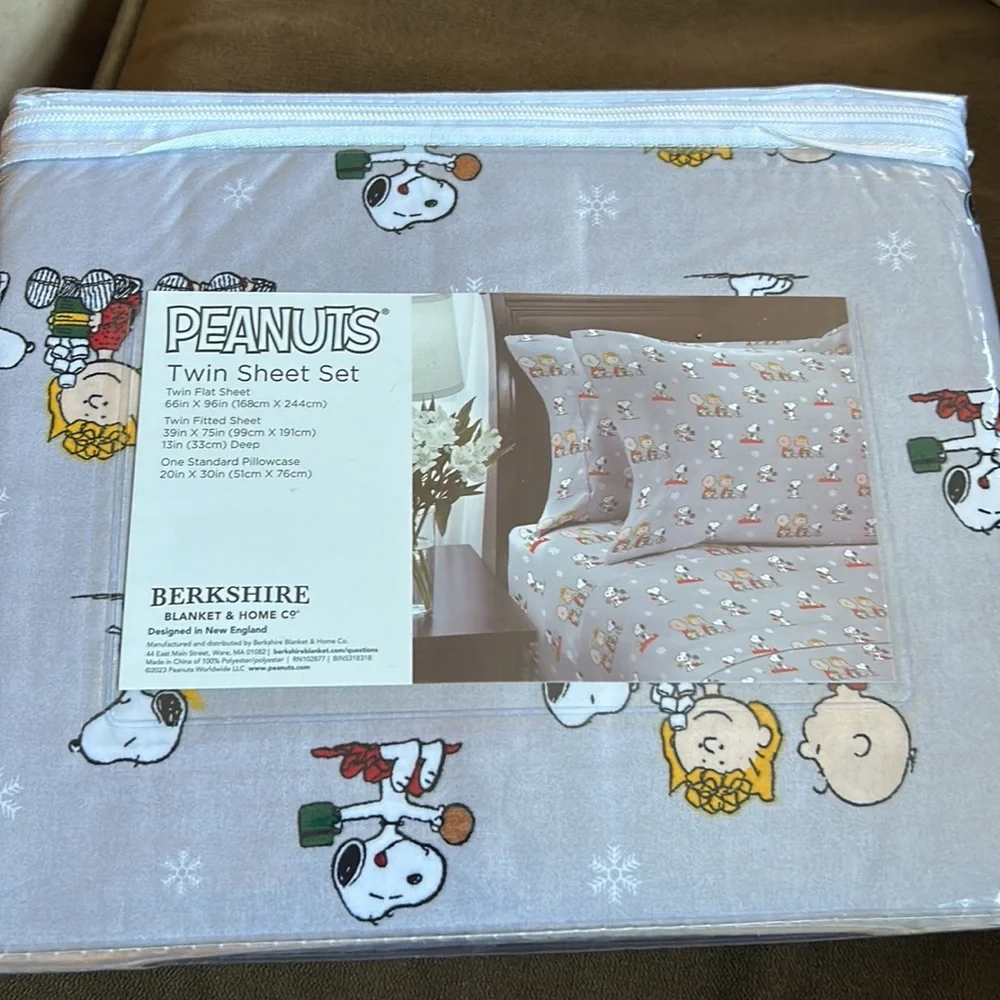 PEANUTS Christmas Twin SHEETS SET Snoopy Woodstock Charlie Brown Hot Chocolate